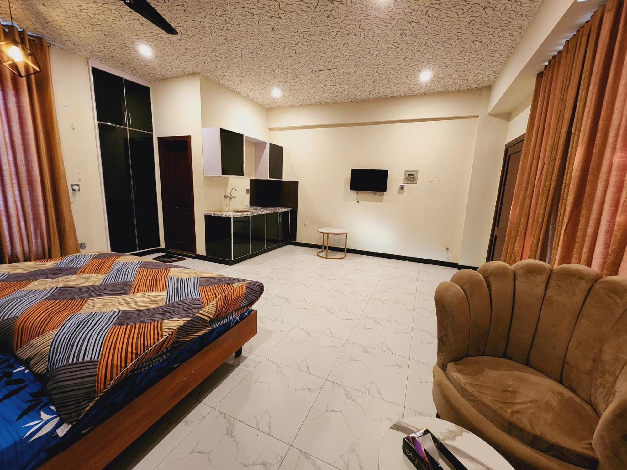 Motorway Majesty Suites Islamabad - Near Islamabad International Airport And Motorway Номер фото